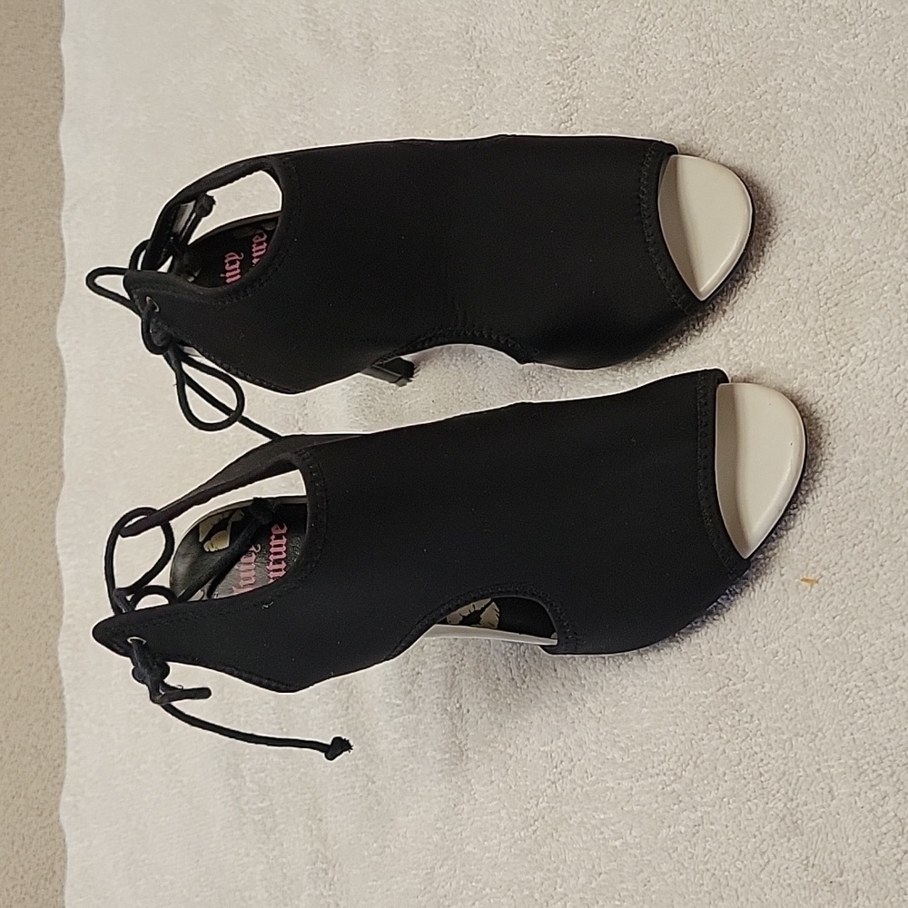 Juicy Couture Black Tie Shoe size 7